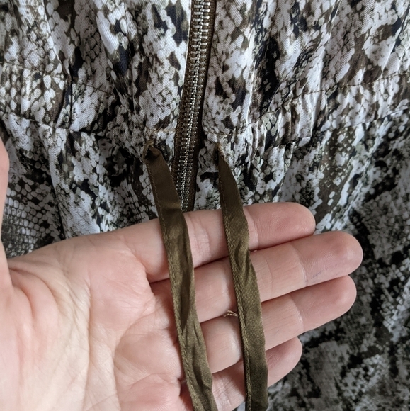 𝅺nwt DKNY Sleeveless Animal Print Jumpsuit Zip Front and Pockets - Picture 7 of 16